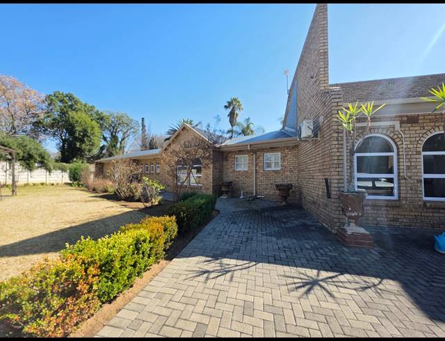 6 BEDROOM HOUSE FOR SALE IN VANDERBIJLPARK SW 5